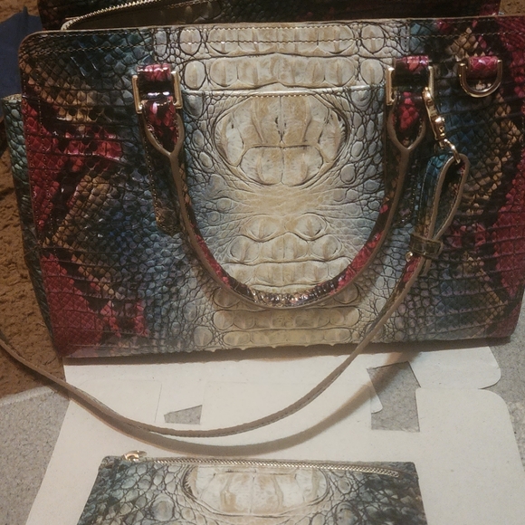 Brahmin komodo small finley and matching wallet . - Picture 3 of 10